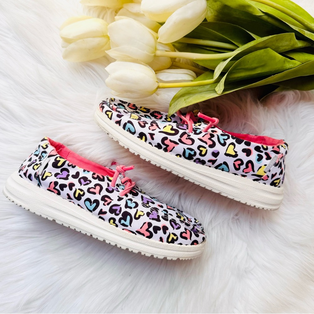 Kids Hey Dude Leopard Hearts Shoes - Picture 2 of 6